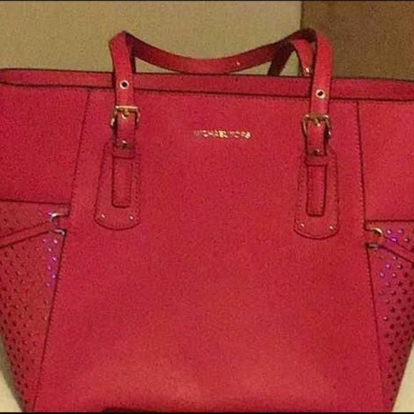 BRAND NEW MICHAEL KORS VOYAGER IN PINK - Picture 1 of 7